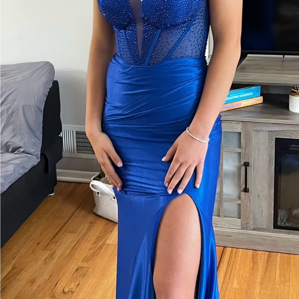 Elegant Blue Evening Gown